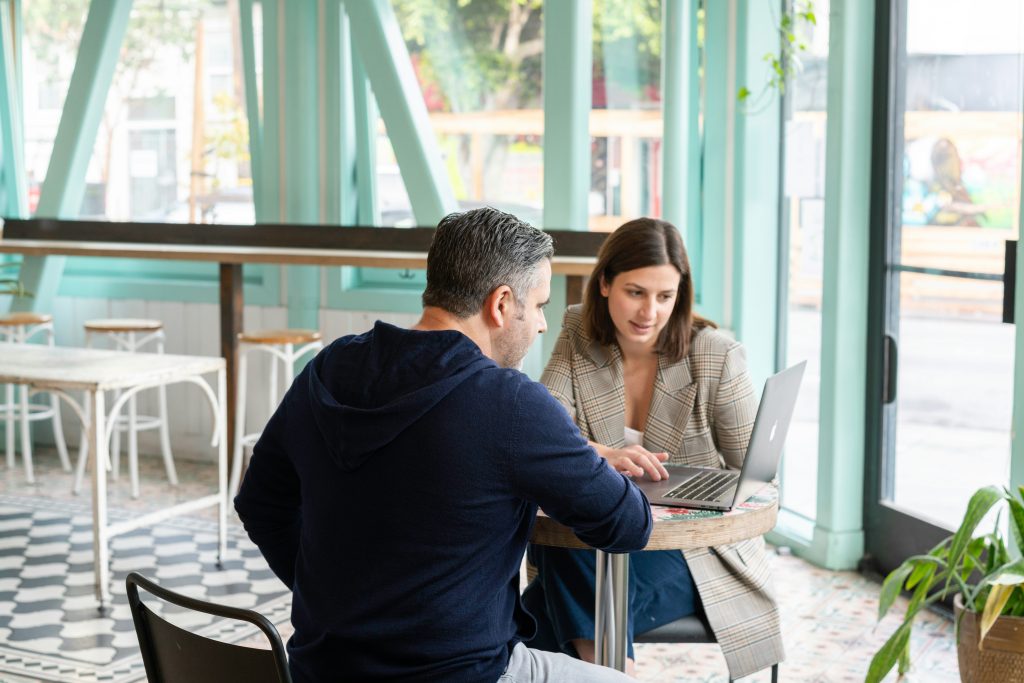linkedin sales solutions i1MXZuHqD2k unsplash